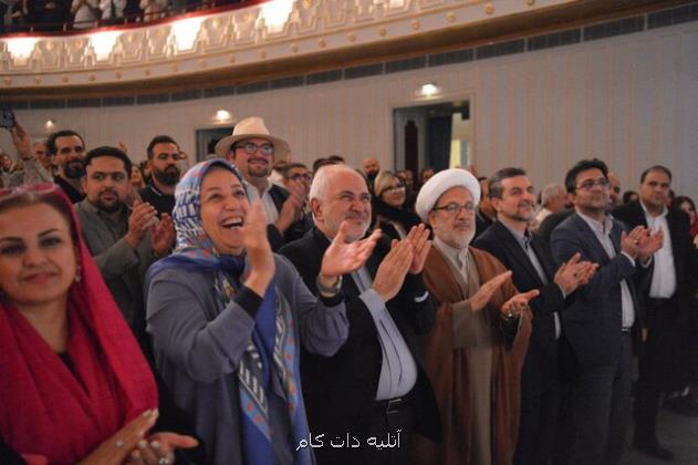 ظریف به تماشای تنبورنوازی گروه نسل خلیل نشست به علاوه ویدئو